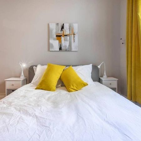 The Red Heart Of Annecy - Beautiful Apartment For 4 People المظهر الخارجي الصورة